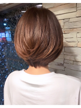 21年秋冬 代30代40代50代 Shizuo 小顔菱形立ち上がり前下がりショートのヘアスタイル Biglobe Beauty