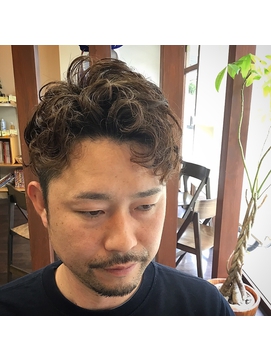 理由 コードレス アシュリータファーマン 40 代 髪型 メンズ パーマ Daisys Maruyama Jp