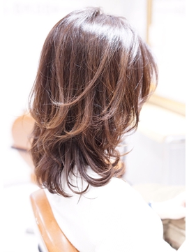 2020年夏 20代30代40代50代shizuoラウンドcカーブ小顔前髪ひし形カットのヘアスタイル Biglobe Beauty