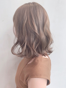 2020年夏 ミルクティーベージュのヘアスタイル ヘアアレンジ 髪型