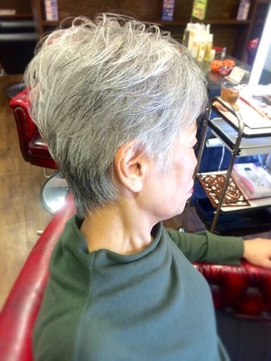 2020年夏 60代70代 白髪を生かしたシニアショートヘア のヘア